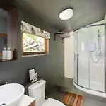 The Log Cabin With Private Hot Tub, Bath