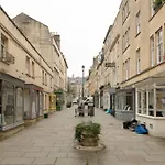 City Centre Retreat- 2 Minutes From Royal Crescent