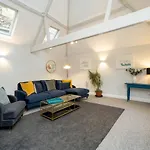 Pass The Keys Stunning 2 Bed Home With On Premises Parking