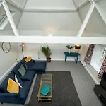 Pass The Keys Stunning 2 Bed Home With On Premises Parking