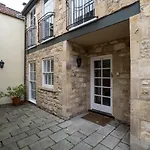 Pass The Keys Stunning 2 Bed Home With On Premises Parking