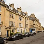 1 Bed Georgian Apartment In Bath City Centre