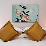1 Bed Georgian Apartment In Bath City Centre
