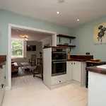 Pass The Keys Charming 3 Bed Townhouse Next To Victoria Park
