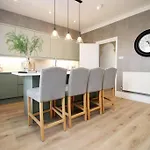Station Road By Mia Living Stunning Modern 4 Bedroom House Free Onstreet Parking