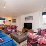 Pass The Keys 2 Bed Flat In The Heart Of Bath