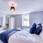 The Stylish Gem Of Bath - Football Table - Sleeps 10