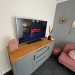House Sleeps 8. 2Bedrooms & Sofa Beds In Sitting Room