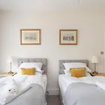 5 Bedroom Magnificent Georgian Townhouse- City Centre