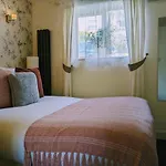 Bath Retreat, Free Private Parking, Sleeps Up To 4
