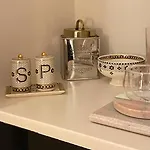 Luxury Georgian Apartment - 5 Minute Walk To Spa