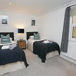 Garden Apartment With Hot Tub