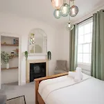 The Haze House - 4 Bed Townhouse