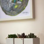 Light And Airy With Parking Nearby