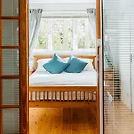 Light And Airy With Parking Nearby