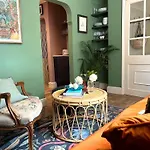 Cute Georgian Cottage, Central, Newly Renovated