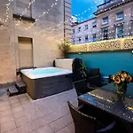 Dream Stays Bath - Trim Street Townhouse With Hot Tub