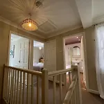 Cute Georgian Cottage, Central, Newly Renovated