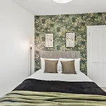 Boutique Abode In Central Bath - Parking
