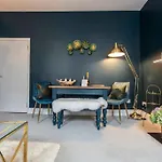 Heavenly Hideaway - Central Apt