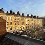 Vintner Townhouse Bath