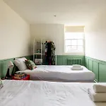 Grand Georgian Townhouse With Garden
