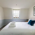 Grand Georgian Townhouse With Garden