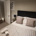 Stunning & Spacious City Centre Flat