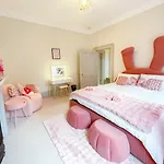 3-Bed Gem With Bath Abbey Views