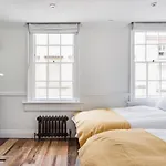 Central Georgian Townhouse With Free Parking