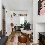 Central Georgian Townhouse With Free Parking