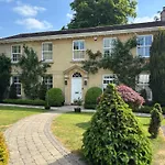 6 Northfields Close Family Household