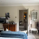 6 Northfields Close Family Household