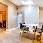 The Hive House - Large Light-Flooded 6Bdr Townhouse