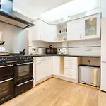 The Hive House - Large Light-Flooded 6Bdr Townhouse
