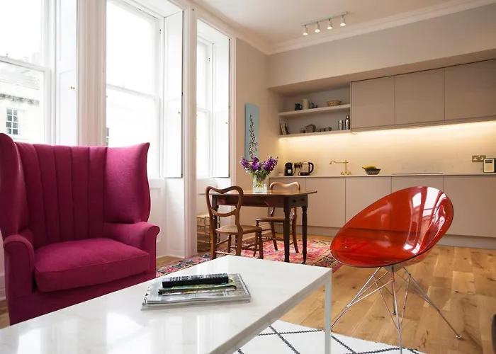 1 Bed Georgian Apartment In Bath City Centre