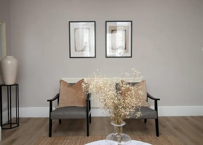 Station Road By Mia Living Stunning Modern 4 Bedroom House Free Onstreet Parking