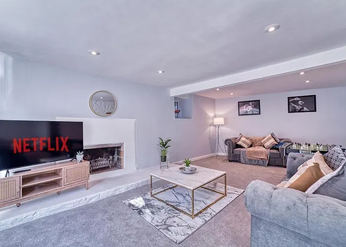 The Stylish Gem Of Bath - Football Table - Sleeps 10