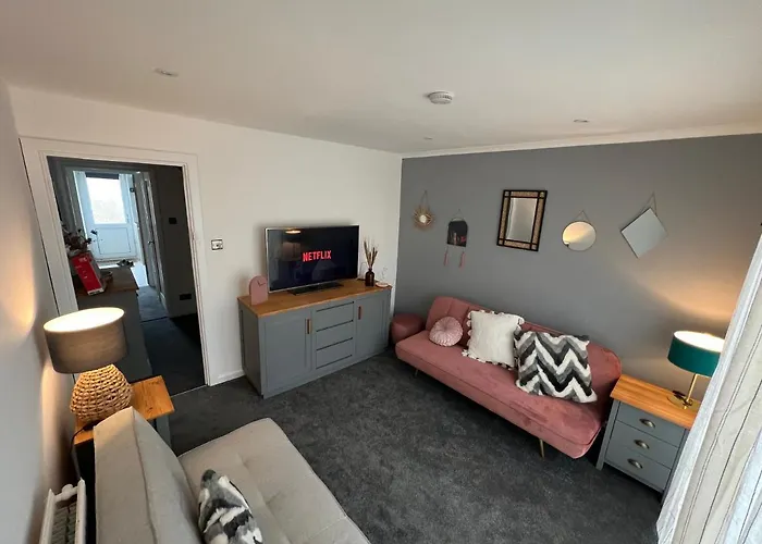House Sleeps 8. 2Bedrooms & Sofa Beds In Sitting Room