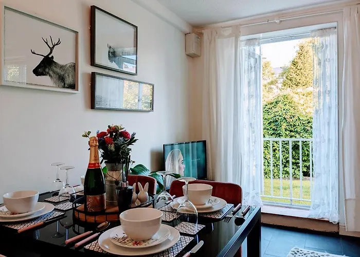 Bath Retreat, Free Private Parking, Sleeps Up To 4