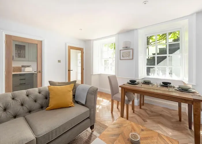 Spacious Apartment - 5 Minutes Walk To Bath Abbey
