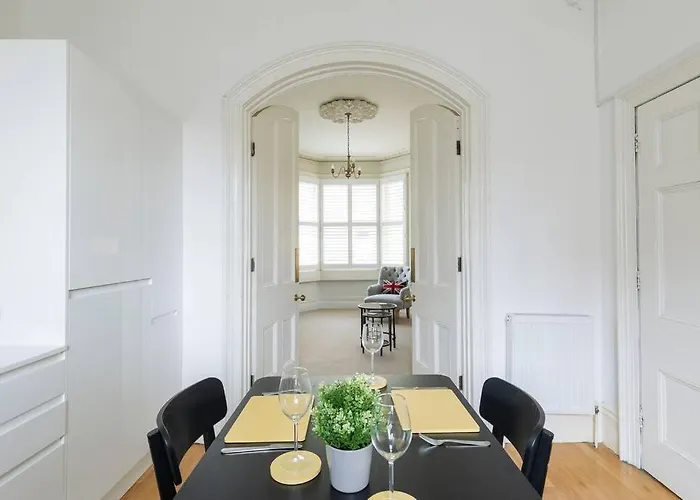 Stylish Period Maisonette Flat In Centre Of Bath