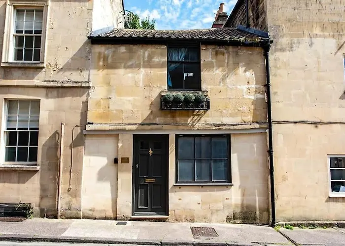 Cosy Central Bath Hideaway