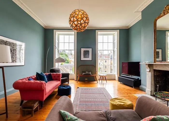 Grand Georgian Townhouse With Garden