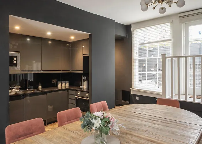 Luxury Home With Terrace In Central Bath Sleeps 10