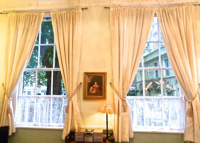 Crystal Palace Apartment