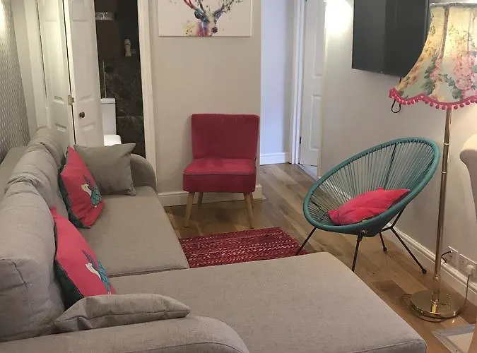 2 Bed, Ground Floor Bijou Georgian City Apartment