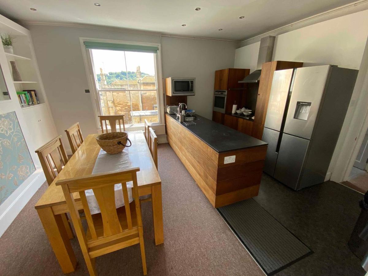Bath Roof Terrace Apartment, City Centre, Sleeps Up To 8 Apartment