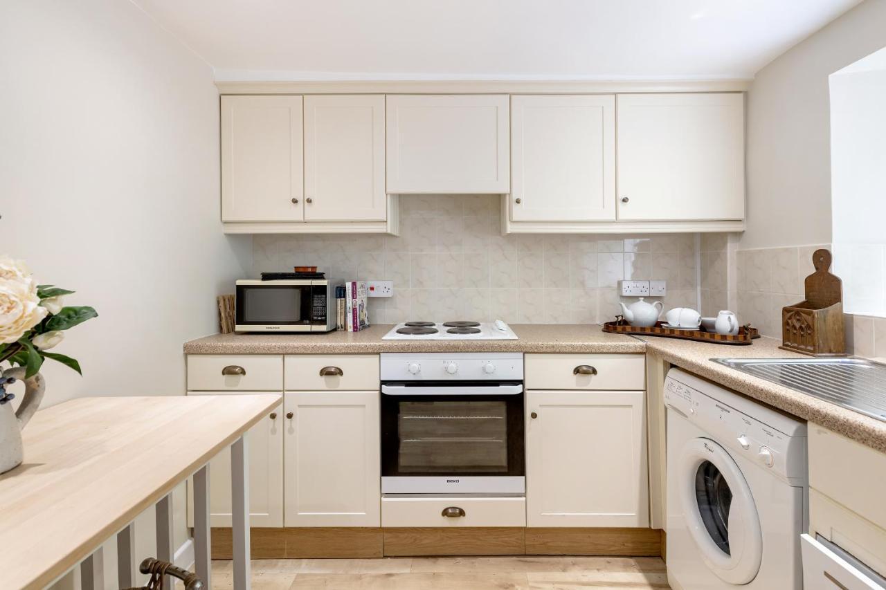 Brooks' View - Romantic Escape With Picturesque Riverside Gardens In *