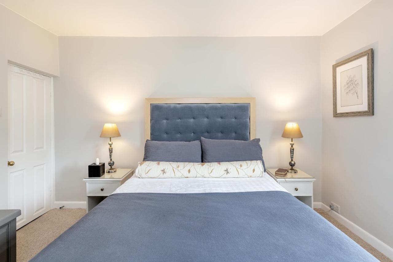Brooks' View - Romantic Escape With Picturesque Riverside Gardens In Holiday home